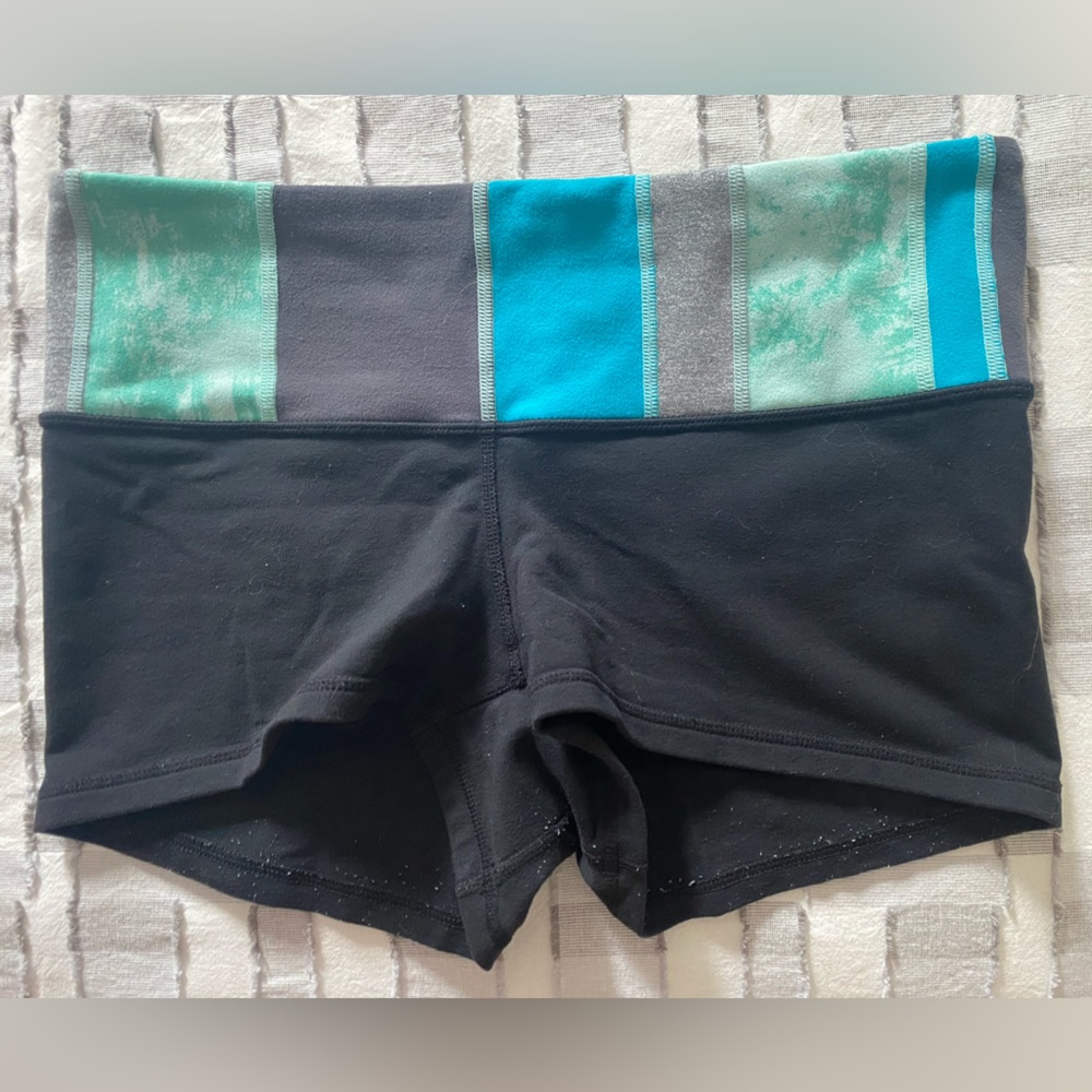Size 6 lululemon shorts 4 inch